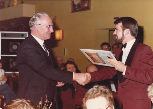1982 Uitreiking eerste LP burgemeester Steeghs