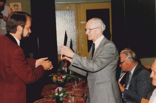 1986 Uitreiking dubbel LP Pastoor Sjef Heijdendael
