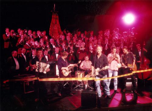 8.03 Rowwen Heze met fanfare in de Limburger